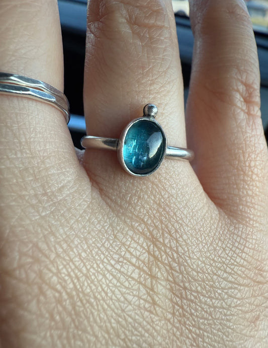 Minimalist ring